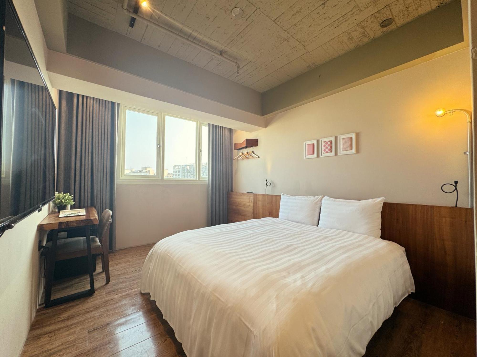 Roaders Hotel Tainan Chengda ภายนอก รูปภาพ