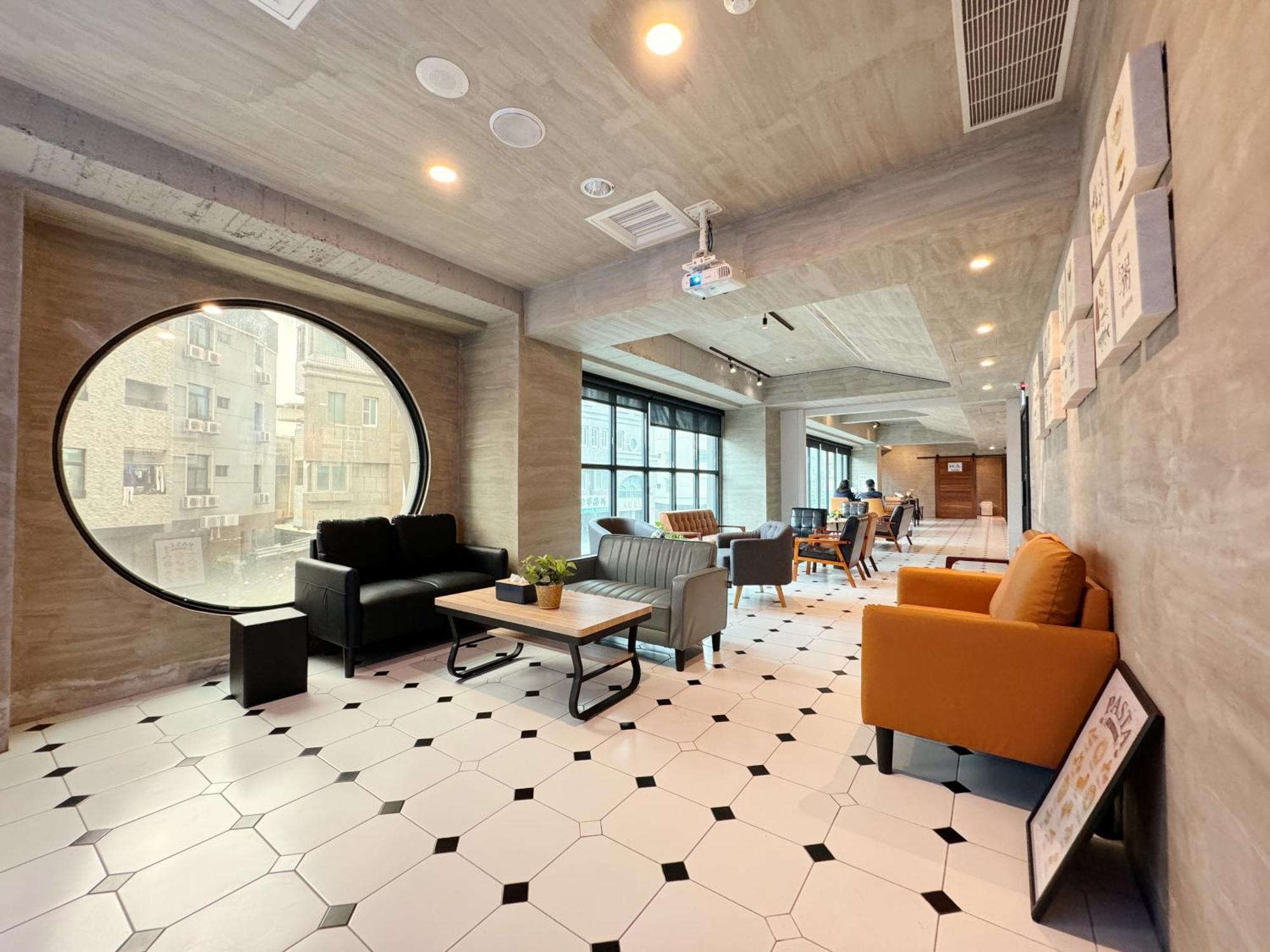 Roaders Hotel Tainan Chengda ภายนอก รูปภาพ