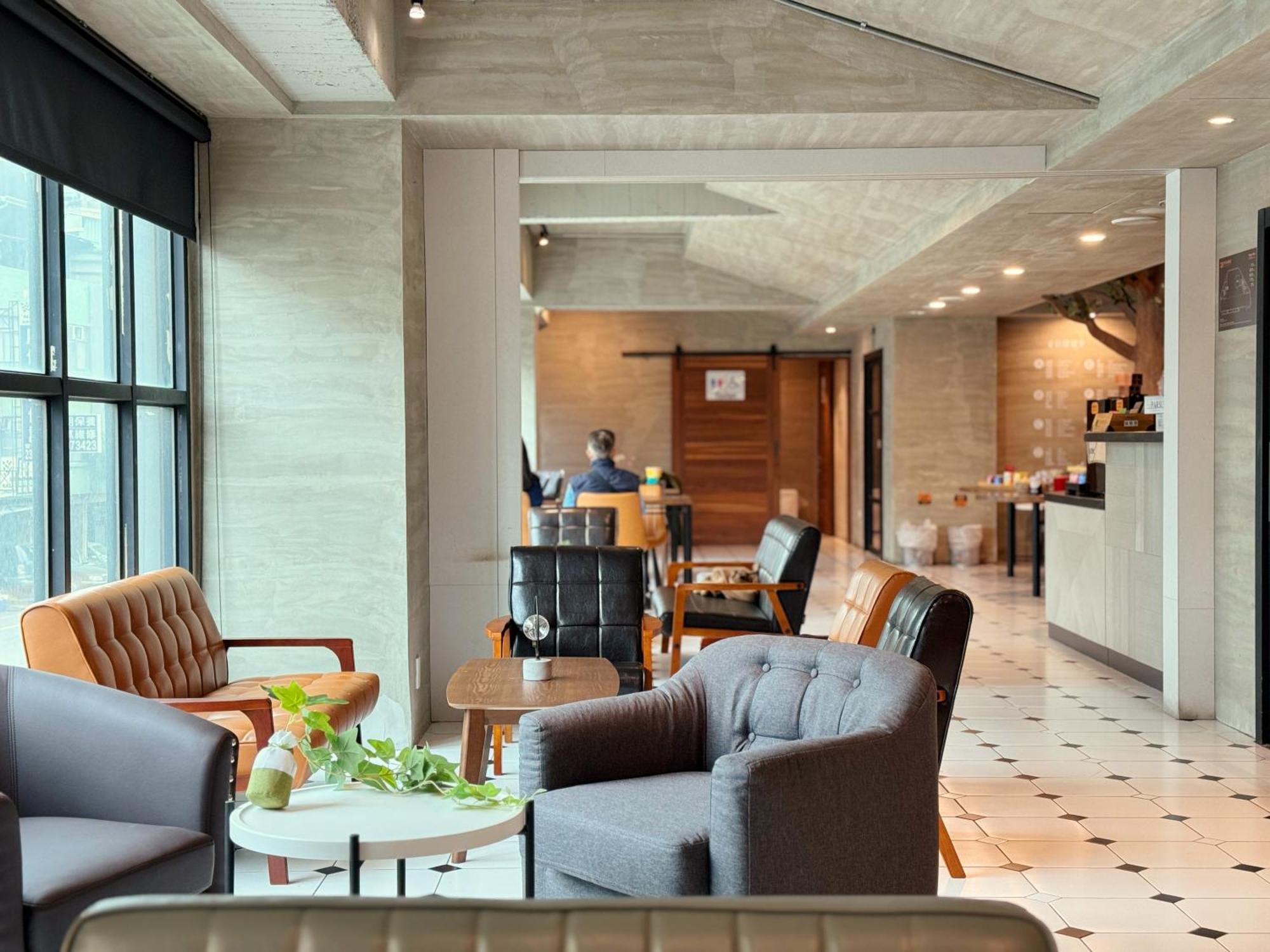 Roaders Hotel Tainan Chengda ภายนอก รูปภาพ