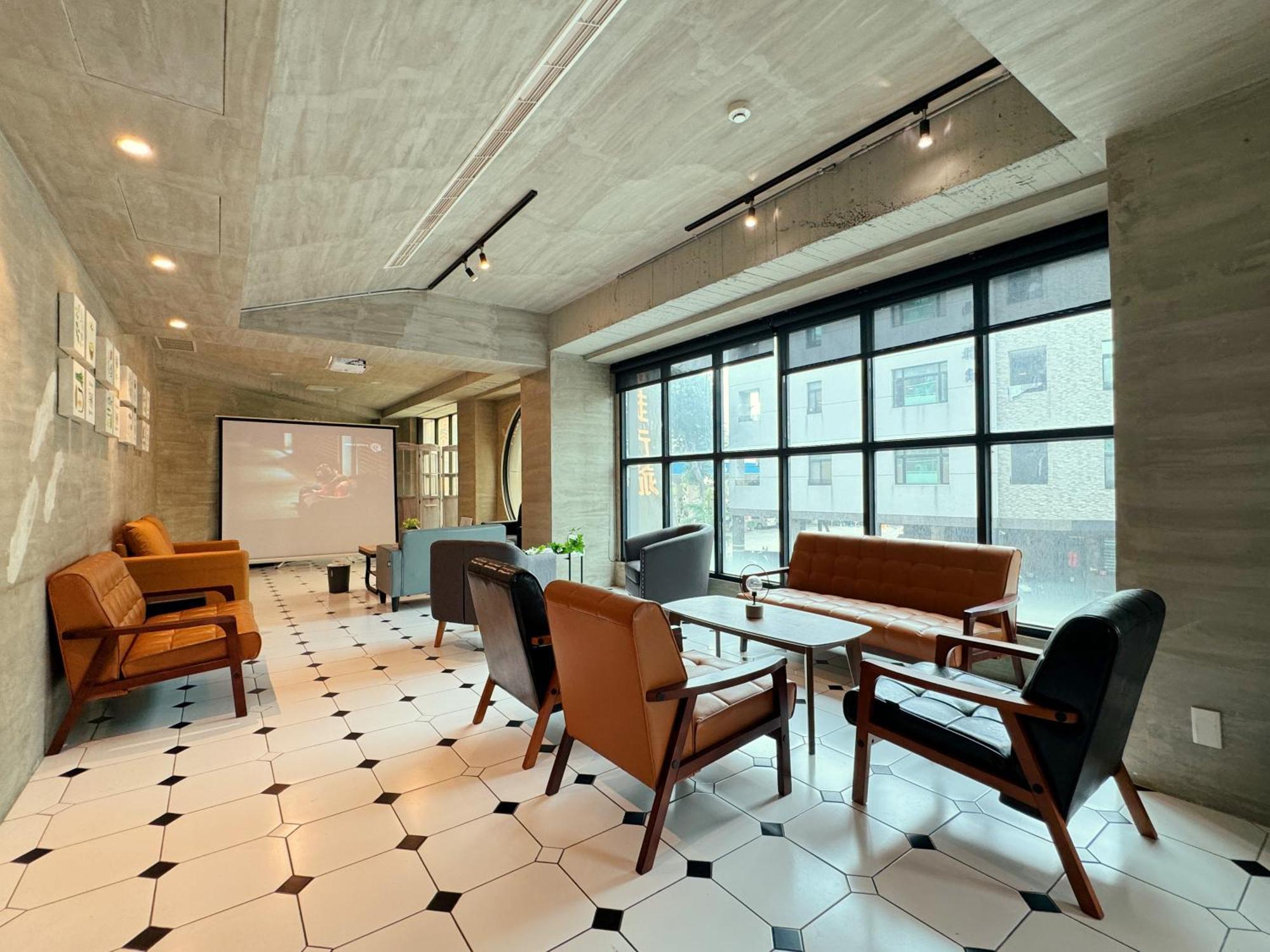 Roaders Hotel Tainan Chengda ภายนอก รูปภาพ