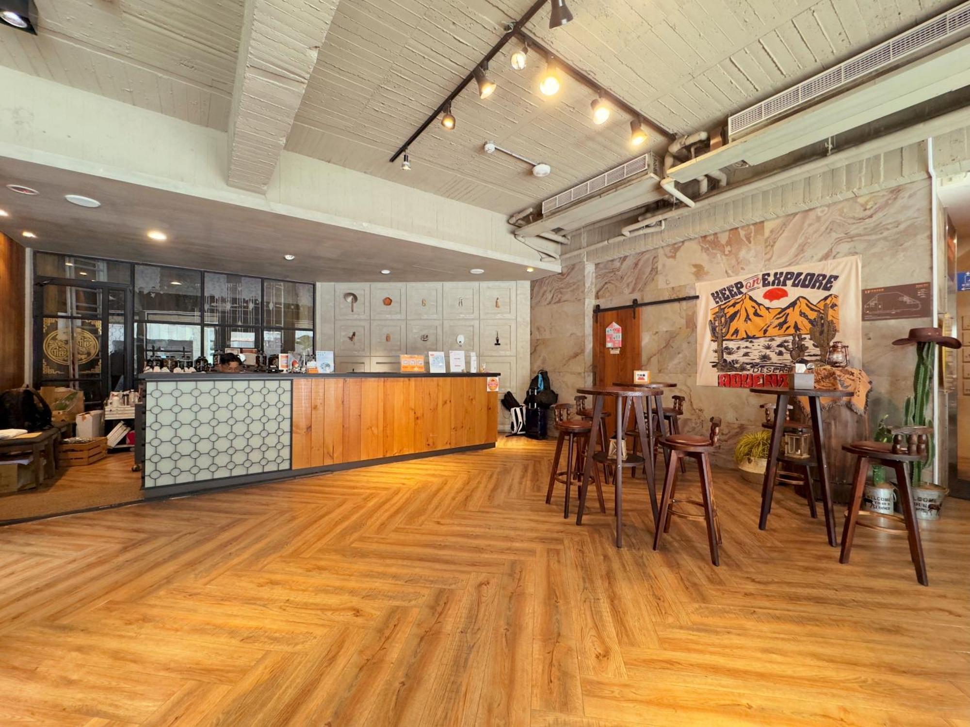 Roaders Hotel Tainan Chengda ภายนอก รูปภาพ